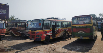 নওগাঁয় দুই দিন পর বাস চলাচল শুরু