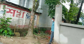 দলিল লেখক নেতাদের হুমকিতে বন্ধ পোস্ট অফিসের সংস্কার কাজ