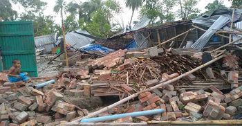 ১০ মিনিটে লন্ডভন্ড দুই গ্রাম