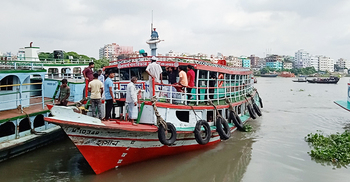 নারায়ণগঞ্জে লঞ্চ চলাচল স্বাভাবিক