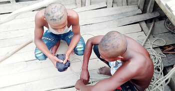 কিশোরীর সঙ্গে কথা বলায় দুই বরযাত্রীর মাথা ন্যাড়া করার অভিযোগ