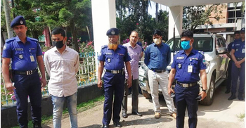 আসামি ছিনিয়ে নিতে পুলিশ ফাঁড়িতে গ্রামবাসীর হামলা