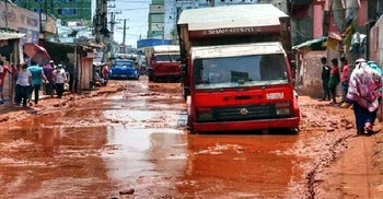 সড়ক নয় যেন খাল, আট বছরেও হয়নি সংস্কার