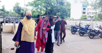 লক্ষ্মীপুরে ৬ তরুণ-তরুণীকে বেঁধে গণপিটুনি