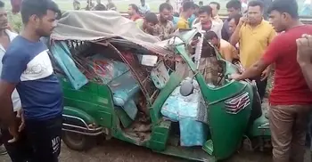 Four killed as pickup van rams auto-rickshaw