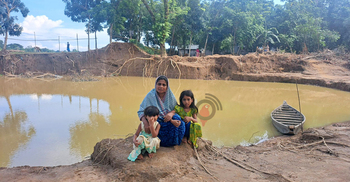 পরিশ্রমে গড়া ঘরবাড়ি এখন শুধুই স্মৃতি