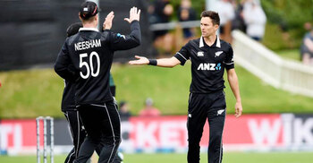 Trent Boult takes four to set up crushing New Zealand victory