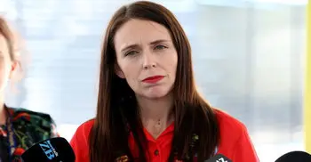 New Zealand extends ban on China arrivals