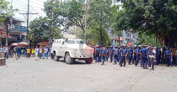 বিদ্যালয়ে টিয়ারশেলের ধোঁয়ায় আহত ১০ শিক্ষার্থী