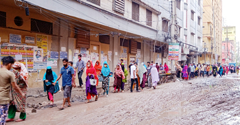 সীমাহীন ভোগান্তি নিয়ে নারায়ণগঞ্জে ফিরেছেন লক্ষাধিক শ্রমিক