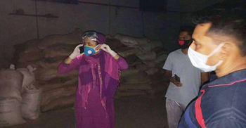 নারায়ণগঞ্জে গোডাউন থেকে যুবলীগ নেতার ১২০০ বস্তা চাল জব্দ