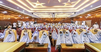 Hundreds of kidnapped Nigerian schoolgirls freed