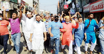 লকডাউন বন্ধে ব্যবসায়ীদের বিক্ষোভ, ১৩ প্রতিষ্ঠানকে জরিমানা