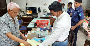 লিটার প্রতি তেলে ১৫ টাকা বেশি নিয়ে জরিমানা গুনলেন ৫০ হাজার