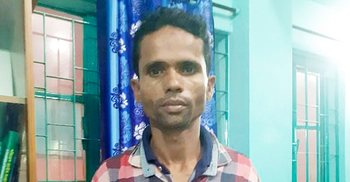 ভাসানচর থেকে কক্সবাজার যাওয়ার পথে রোহিঙ্গা যুবক আটক