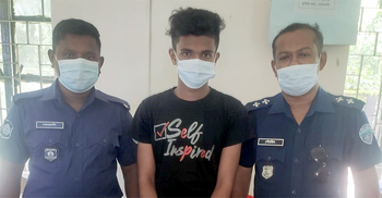 টাকা চুরি করে বাড়িতে ঘুমাচ্ছিল চোর