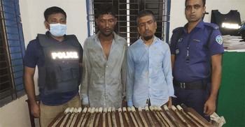 হাতিয়ায় বিপুল পরিমাণ দেশীয় অস্ত্রসহ আটক ২