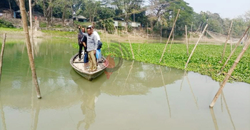 কুমার নদ পারাপারে ভরসা শুধু নৌকা