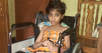 নদীকে দুটি কৃত্রিম পা দেবেন কেউ