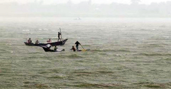 ৪০ যাত্রী নিয়ে পদ্মায় নৌকাডুবি, নিহত ৩