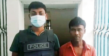 পুলিশের কাছে ইয়াবা বিক্রি করতে এসে ধরা