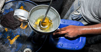 গাজীপুরে খোলা সয়াবিন তেলের কেজি ২২০ টাকা!