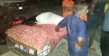 করোনা সংকটে বেশি দামে পেঁয়াজ বিক্রি, লাখ টাকা জরিমানা