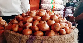 Prices of onion near Tk 200