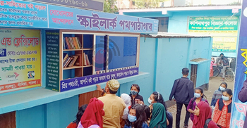 পাবনায় সাড়া ফেলেছে তিন বন্ধুর ‘পথ পাঠাগার’