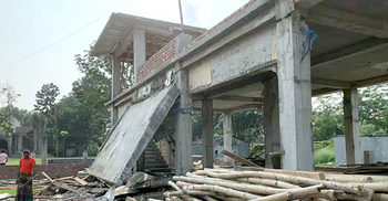 ভূমি অফিসের নির্মাণাধীন ভবনের একাংশে ধস, তদন্তে কমিটি