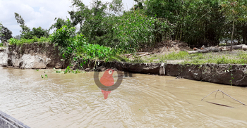 ‘বারবার নদীভাঙনে আমাদের জীবন এখন পাখির মতো’