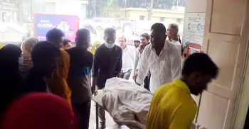 ট্রাকের চাকা ফেটে অটোরিকশা-ভ্যানে ধাক্কা, নিহত ২