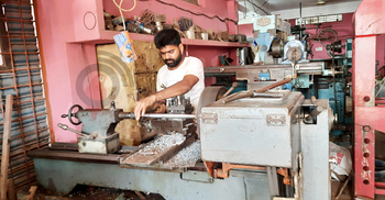 দক্ষ কারিগরের অভাবে ধুঁকছে সম্ভাবনাময় ক্ষুদ্র মেশিনারিজ শিল্প
