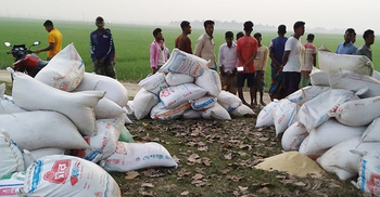 ভিজিডির ৮৫ বস্তা চাল শ্মশানঘাটে ফেলে পালালেন ট্রলিচালক
