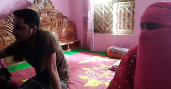 স্বামীর হাতে ধরা, পরকীয়া প্রেমিকের সঙ্গে বিয়ে