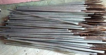 পাবনায় আ.লীগ নেতার বাড়িতে মিলল বিপুল পরিমাণ দেশীয় অস্ত্র