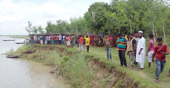 পদ্মায় নৌকাডুবির ঘটনায় দুইজনের মরদেহ উদ্ধার