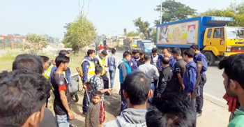 পণ্যবোঝাই ট্রাকের ধাক্কায় কাভার্ডভ্যানের দুই যাত্রী নিহত