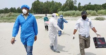 দুর্গম চরে ফেলে যাওয়া বৃদ্ধকে উদ্ধার করে আইসোলেশনে ভর্তি