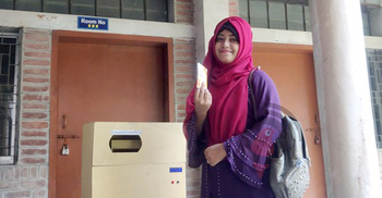 মেশিনের ভেতর ১০ টাকা দিলেই বেরিয়ে আসবে স্যানিটারি প্যাড