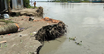‘আমরা কই যাবো, কে আশ্রয় দিবো?’