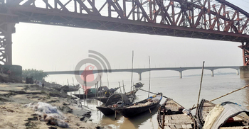 পদ্মায় মাছের আকাল, দুর্দিনে জেলেরা