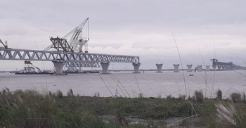 বৈরী আবহাওয়ায় বসানো গেল না ৩৪তম স্প্যান