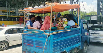 পদ্মা সেতু যেন পর্যটনকেন্দ্র, যানবাহনে চড়ে ছুটে আসছে মানুষ