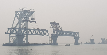 পদ্মা সেতুতে বসল ২২তম স্প্যান, দৃশ্যমান ৩৩০০ মিটার
