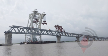 পদ্মা সেতুতে বসলো ৩০তম স্প‌্যান, দৃশ্যমান সাড়ে ৪ কি.মি.