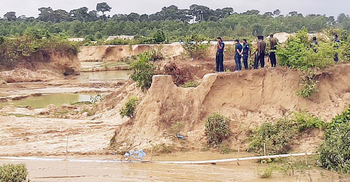 কক্সবাজারে বনভূমিতে উন্মুক্ত কারাগার ও রাস্তা নির্মাণ বন্ধে চিঠি