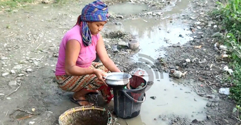 পাহাড়ে পানির কষ্টে মানুষ