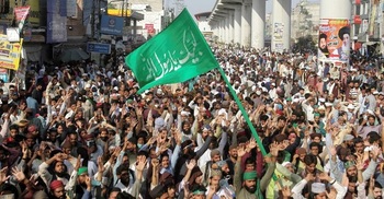 Four Pak policemen killed in clash with demonstrators