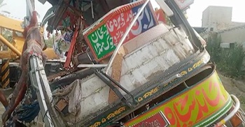 30 killed, 40 injured in Pak bus-truck collision
